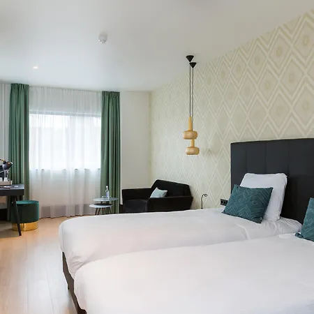 Hotel The 3*