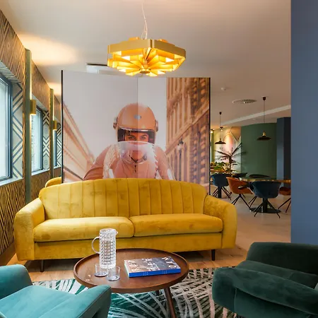 Hotel The 3*