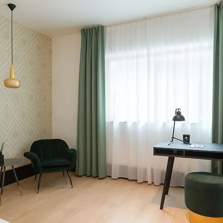Hotel The 3*