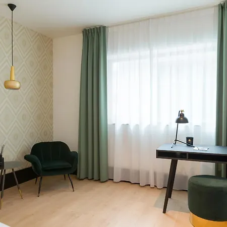 Hotel The 4*