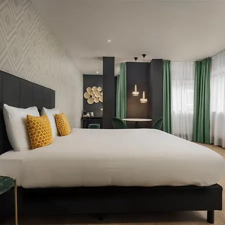 Hotel The 3*
