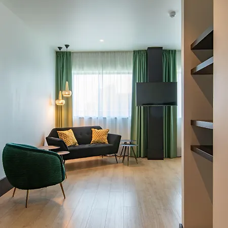 The Hotel 4*