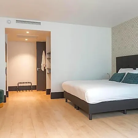The Hotel 4*