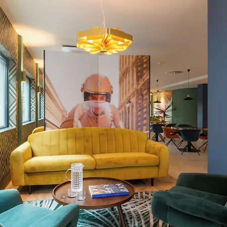 Hotel The 4*