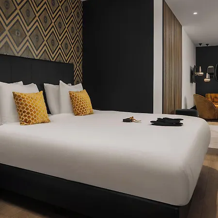 Hotel The 4*