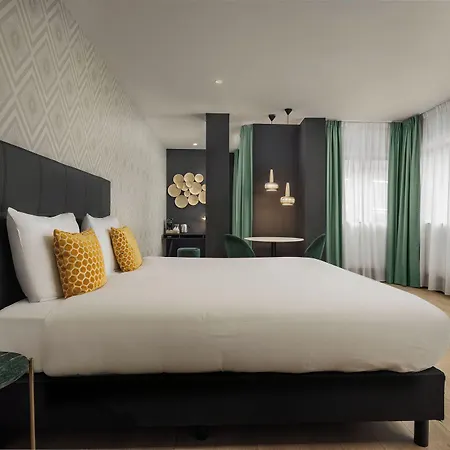 Hotel The 4*