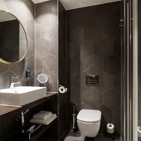 Hotel The 4*